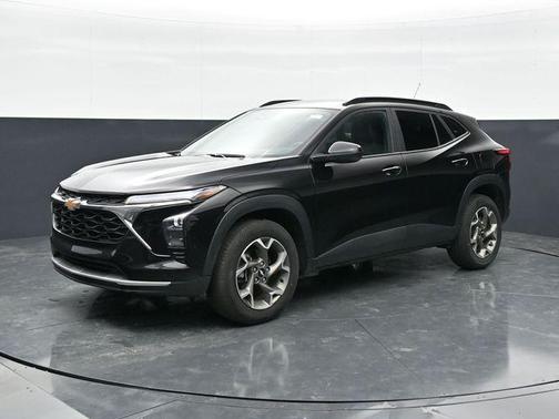 Mosaic Black Metallic 2025 Chevrolet Trax LT