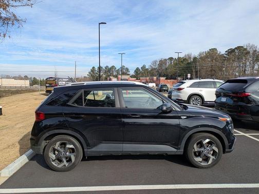 2023 Hyundai VENUE SEL