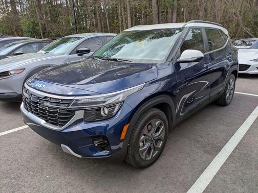 Dark Ocean Blue / White Roof 2024 Kia Seltos S