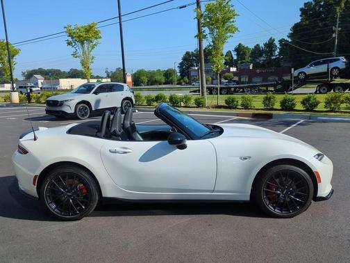 Snowflake White Pearl 2025 Mazda MX-5 Miata Club