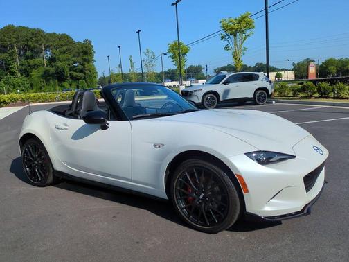 Snowflake White Pearl 2025 Mazda MX-5 Miata Club