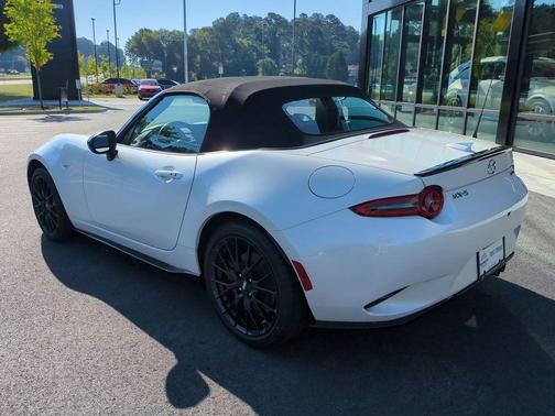 Snowflake White Pearl 2025 Mazda MX-5 Miata Club
