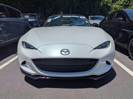 Snowflake White Pearl 2025 Mazda MX-5 Miata Club