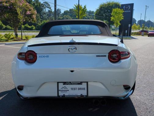 Snowflake White Pearl 2025 Mazda MX-5 Miata Club