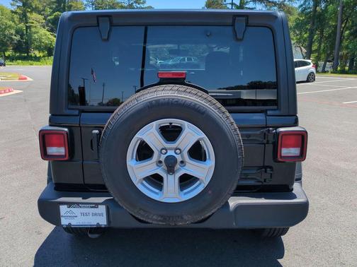 Black Clearcoat 2021 Jeep Wrangler Sport
