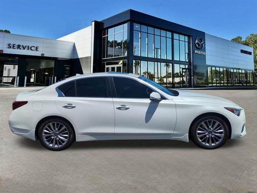 Majestic White 2024 INFINITI Q50 LUXE