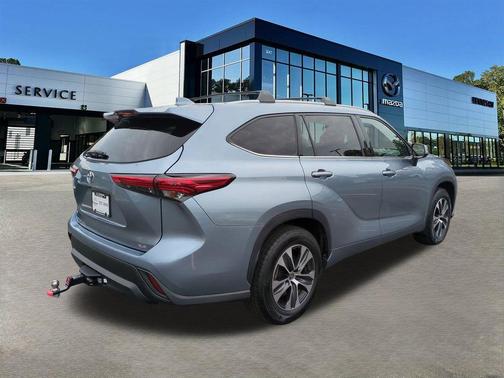 Moon Dust 2022 Toyota Highlander XLE