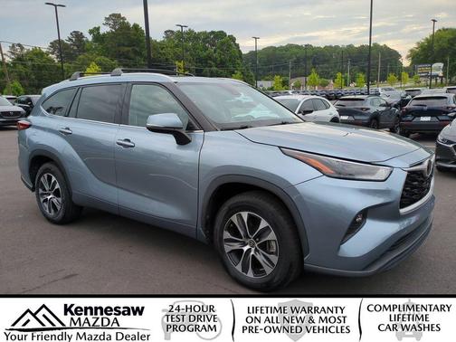 Moon Dust 2022 Toyota Highlander XLE