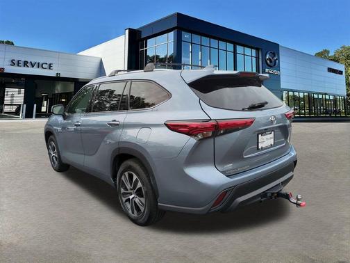 Moon Dust 2022 Toyota Highlander XLE