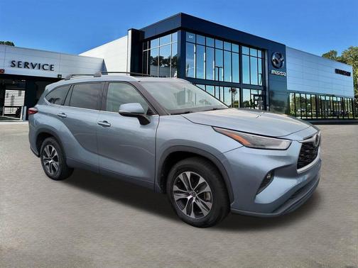 Moon Dust 2022 Toyota Highlander XLE