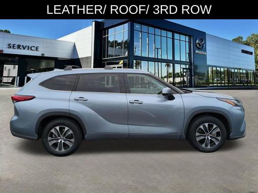 Moon Dust 2022 Toyota Highlander XLE
