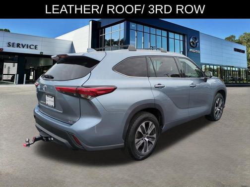 Moon Dust 2022 Toyota Highlander XLE