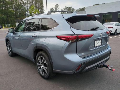 Moon Dust 2022 Toyota Highlander XLE
