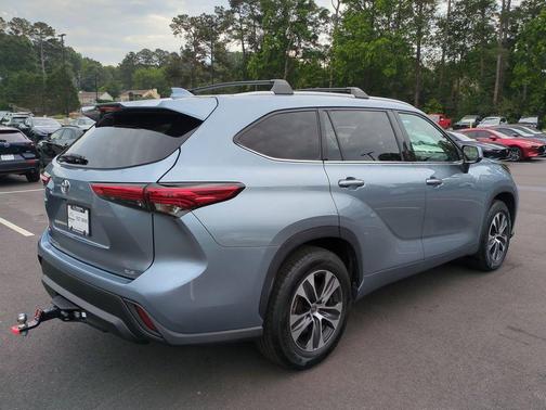 Moon Dust 2022 Toyota Highlander XLE