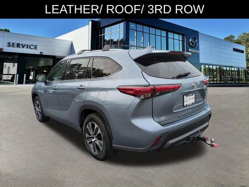 Moon Dust 2022 Toyota Highlander XLE
