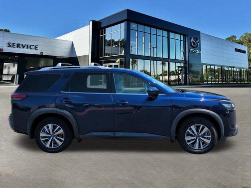 2022 Nissan Pathfinder SL