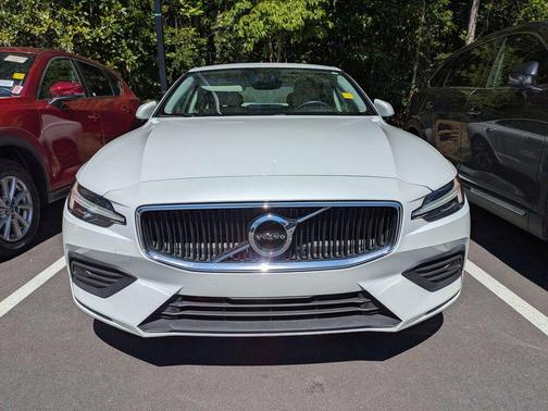 Crystal White Pearl 2020 Volvo S60 T5 Momentum