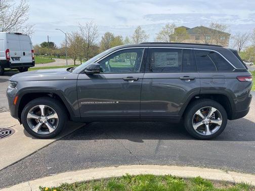 Metallic 2026 Jeep Grand Cherokee Limited