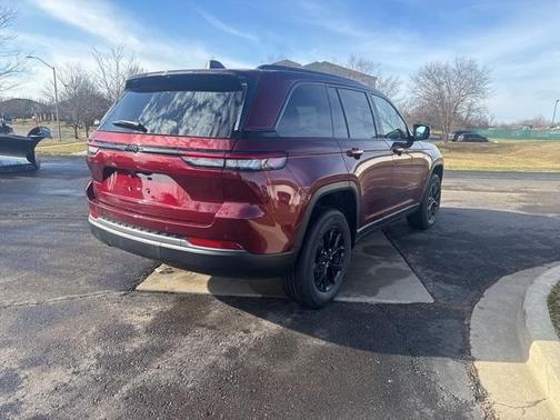 2026 Jeep Grand Cherokee Laredo