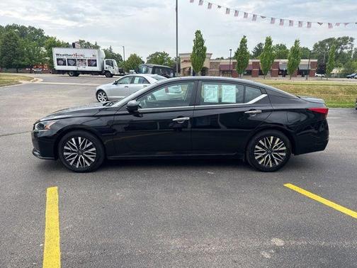 Super Black Clearcoat 2024 Nissan Altima 2.5 SV