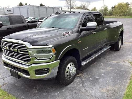 2019 RAM 3500 Laramie Crew Cab 4x4 8 Box