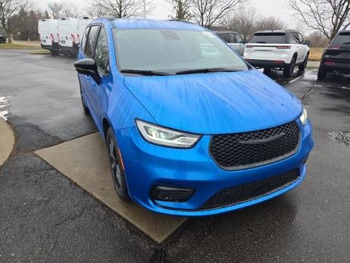 2026 Chrysler Pacifica Select