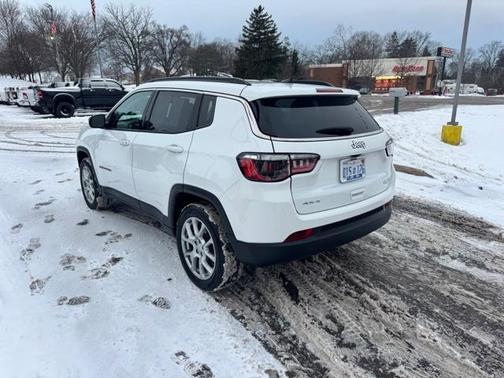 2022 Jeep Compass Latitude Lux