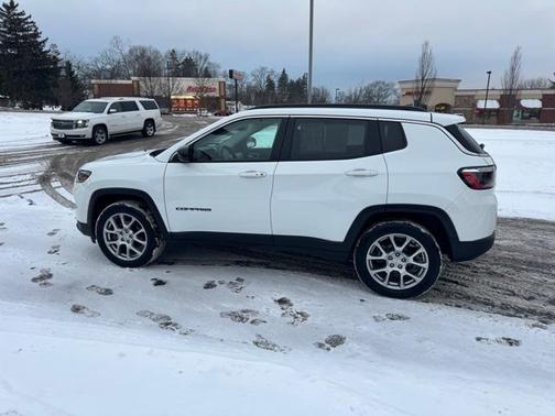 2022 Jeep Compass Latitude Lux