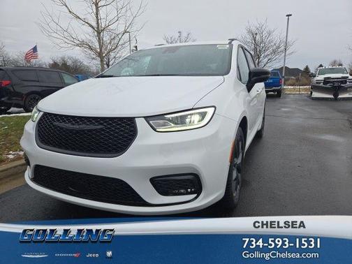 2026 Chrysler Pacifica Select