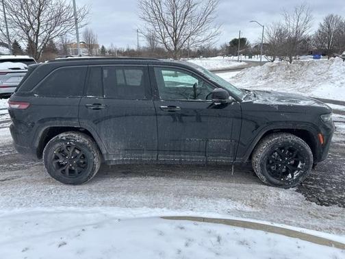 2026 Jeep Grand Cherokee Laredo