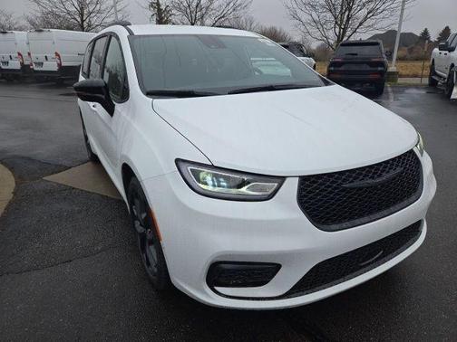 2026 Chrysler Pacifica Select