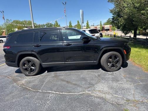 Diamond Black 2023 Jeep Grand Cherokee L Laredo