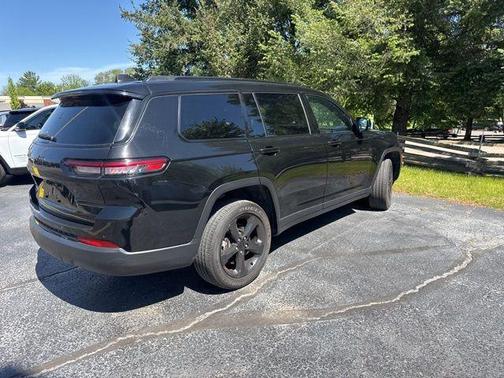 Diamond Black 2023 Jeep Grand Cherokee L Laredo