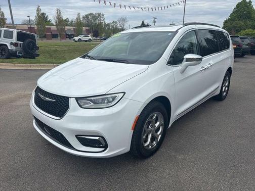 Bright White Clearcoat 2022 Chrysler Pacifica Limited