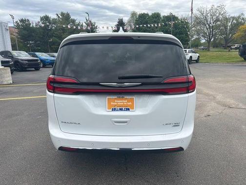 Bright White Clearcoat 2022 Chrysler Pacifica Limited