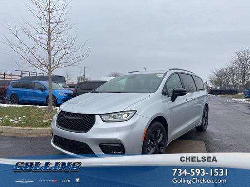 2026 Chrysler Pacifica Select