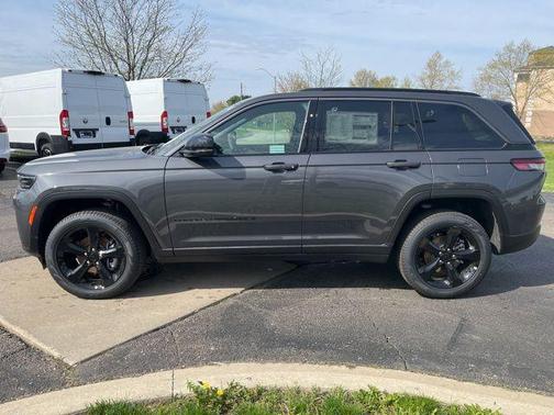 Metallic 2026 Jeep Grand Cherokee Limited