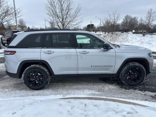 2026 Jeep Grand Cherokee Laredo
