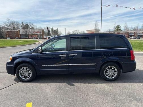 2016 Chrysler Town & Country Touring-L