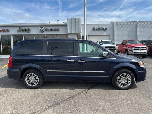 2016 Chrysler Town & Country Touring-L