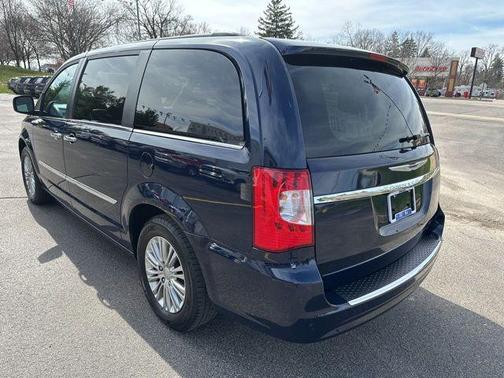 2016 Chrysler Town & Country Touring-L