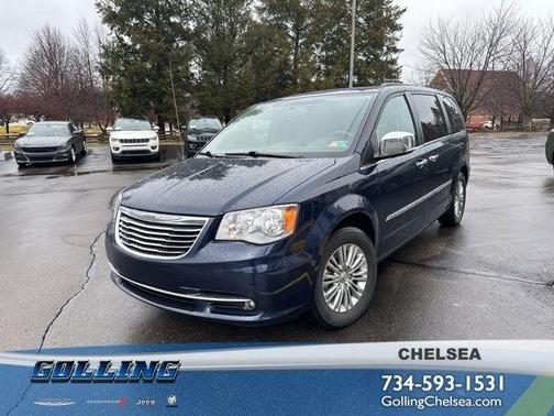 2016 Chrysler Town & Country Touring-L