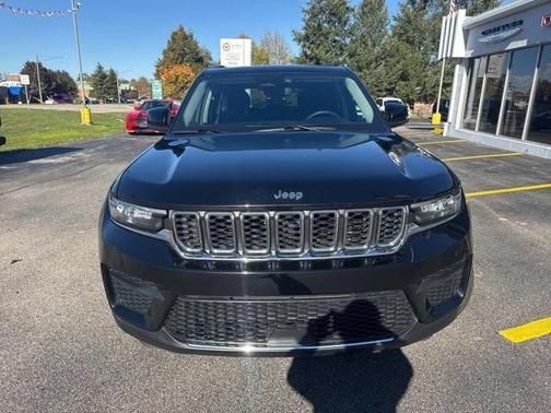 2023 Jeep Grand Cherokee Laredo 4x4