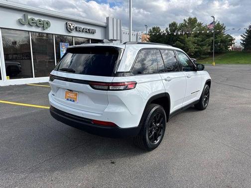 Bright White Clearcoat 2024 Jeep Grand Cherokee Laredo