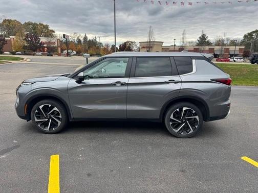 2023 Mitsubishi Outlander SE