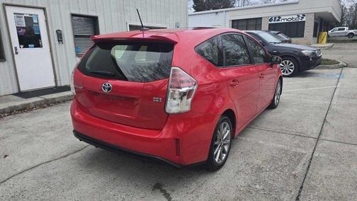 2017 Toyota Prius v Five