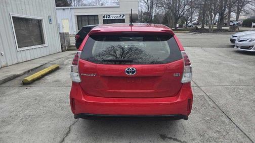 2017 Toyota Prius v Five