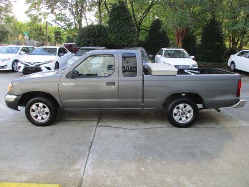 2000 Nissan Frontier XE King Cab