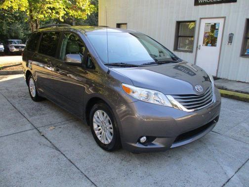 2013 Toyota Sienna XLE