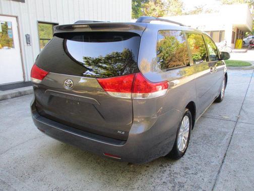 2013 Toyota Sienna XLE